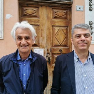 Il nuovo sindaco di Roddi Roberto Davico con l'uscente Lorenzo Prioglio