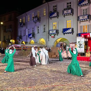 Un momento della Rievocazione storica andata in scena lo scorso anno in piazza Duomo