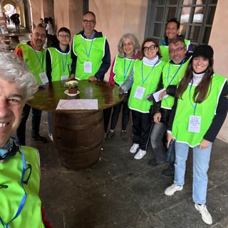 L'assessore Roberto Cavalli con gli eco volontari L'assessore Roberto Cavalli con gli eco volontari