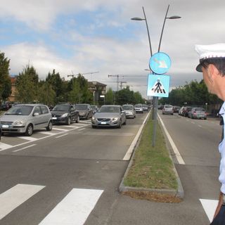 Traffico ad Alba (foto Gisella Divino) Traffico ad Alba (foto Gisella Divino)