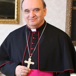Il vescovo, monsignor Marco Brunetti