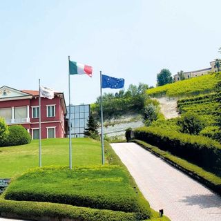 Le storiche cantine Giordano di Valle Talloria