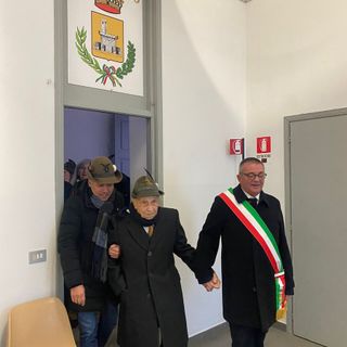 Barbaresco festeggia i 107 anni dell'alpino Giovanni Alutto Barbaresco festeggia i 107 anni dell'alpino Giovanni Alutto