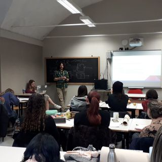 Kameron Garland con gli studenti del liceo classico Govone