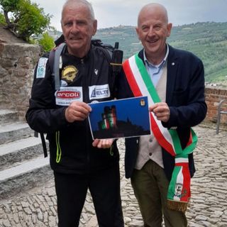 Alessandro Belliere con il sindaco di Serralunga Sergio Moscone