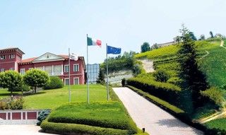 La storica sede della Giordano Vini a Valle Talloria La storica sede della Giordano Vini a Valle Talloria