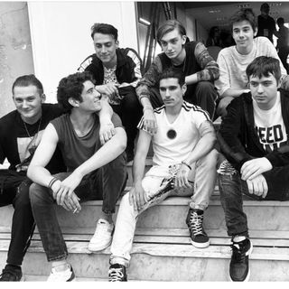 Filippo Soave in alto a destra con alcuni dei protagonisti di Mare Fuori II