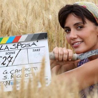 "La Sposa", miniserie TV in onda su Rai1 con Serena Rossi, che impersonifica una "Calabrotta"