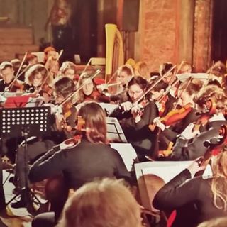 L'Orchestra Eureka Ensemble  ed il coro Fidei Donum per le note di Natale a Verduno