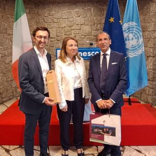 Emanuele Bolla e Marco Scuderi con Denise Bax, segretario generale Unesco per le città creative