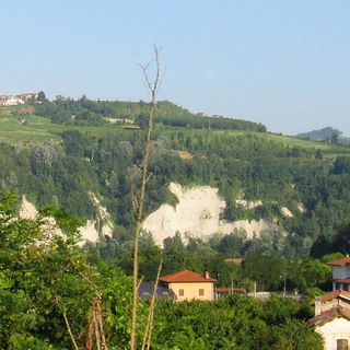 Scorcio del paese di Clavesana