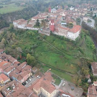 Visuale aerea del sentiero attuale che collega Borgo a Castello.