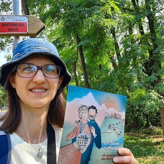 L'autrice Barbara Davico sul percorso denominato il "Sentiero del Bacio" a Cherasco