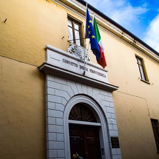 L'ingresso della Provvidenza International School nello storico edificio braidese.