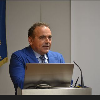 L'egittologo e professore Roberto Buongarzone, relatore dell'interessante serata del Rotar Club Alba