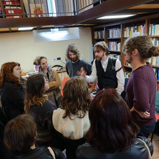 Artisti e allievi durante il work shop