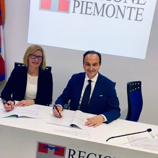 Il sindaco di Montelupo Albese Marilena Destefanis durante la firma d'intesa con Alberto Cirio, Governatore della Regione Piemonte Il sindaco di Montelupo Albese Marilena Destefanis durante la firma d'intesa con Alberto Cirio, Governatore della Regione Piemonte