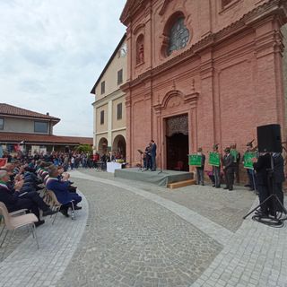 Momenti importanti della due giorni del 13° raduno Alpini di Langa svoltosi a Treiso (Foto pagina Facebook Comune di Treiso)