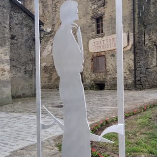 "L'uomo e la collina", opera di Marabotto a San Benedetto Belbo "L'uomo e la collina", opera di Marabotto a San Benedetto Belbo