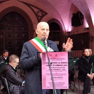 Il sindaco Sergio Moscone durante una manifestazione contro la guerra