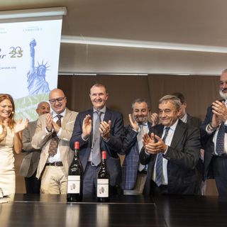 "Barolo en primeur": la grande asta  di Grinzane sbarca anche a Londra  e apre le cantine delle Langhe per  una settimana di degustazioni [VIDEO]