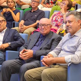 Massimo Recalcati, Bruno Ceretto e Claudio Rosso durante l'evento tenuto ieri nell'auditorium dell'ospedale di Verduno (Ph. Fondazione Ospedale Alba Bra)