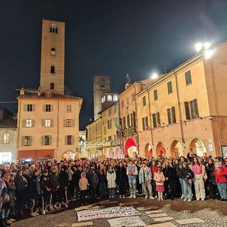 Da piazza Ferrero a piazza Duomo in marcia contro la violenza di genere