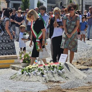 Al cimitero di Caraglio i funerali di Anisa Murati, 7 anni