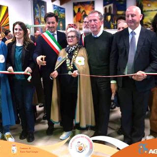 Il taglio del nastro della manifestazione