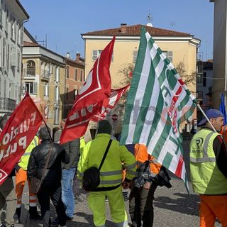Raccolta rifiuti, scontro coi  sindacati sul cambio di appalto in 85 comuni del Monregalese,  "Proteo applichi il contratto  nazionale di categoria" [VIDEO]