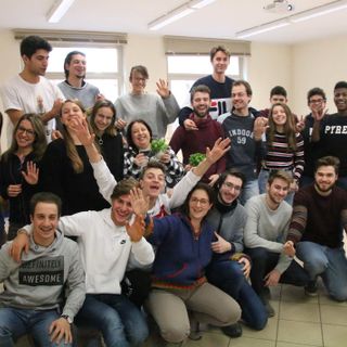 La classe del corso di Trasformazione Ortofrutticola che ha presentato la ricetta del pesto all'iniziativa di Genova