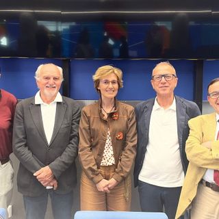 Secondo da sinistra, al fianco del direttore generale dell'Asl Massimo Veglio, il sindaco di Castagnito Carlo Porro