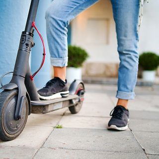 Monopattini elettrici, dal 16 maggio scattano targa e assicurazione obbligatorie: multe fino a 400 euro Monopattini elettrici, dal 16 maggio scattano targa e assicurazione obbligatorie: multe fino a 400 euro