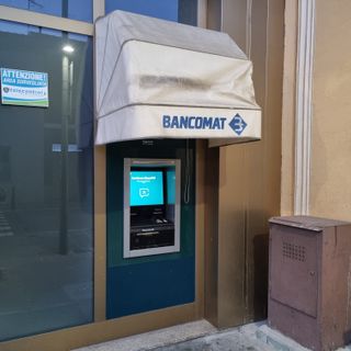 Il punto bancomat di via Piumati a Bra