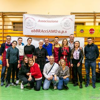 Il collettivo di AbBRAcciAMO Il collettivo di AbBRAcciAMO