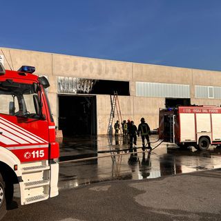 Vigili del Fuoco al lavoro sullo stabile di via Roma Vigili del Fuoco al lavoro sullo stabile di via Roma