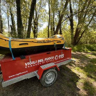 Allarme per un bambino di 4 anni caduto nel torrente Maira a Savigliano: vigili del fuoco in forze sul posto