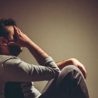 Sposato, 50enne e con 29 mila euro da restituire: l'identikit del piemontese che annega nei debiti