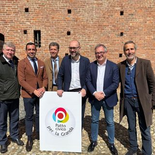 Pettavino con gruppo saviglianesi