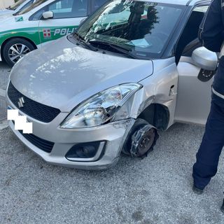 Ubriaco, provoca un incidente e scappa senza pneumatico: nei guai 60enne di Bra Ubriaco, provoca un incidente e scappa senza pneumatico: nei guai 60enne di Bra