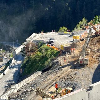 Il rifacimento dei tornanti sul lato francese sembra procedere a rilento rispetto il cronoprogramma