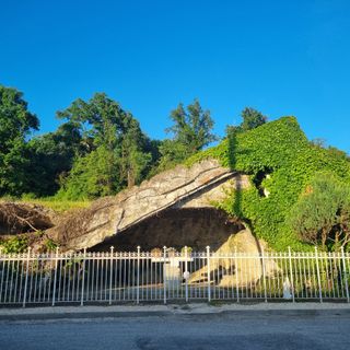 La replica della grotta di Lourdes, a Bra