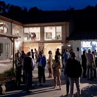 “La collina sale sempre”: arte contemporanea e paesaggio tornano a dialogare nelle Langhe e nel Monferrato
