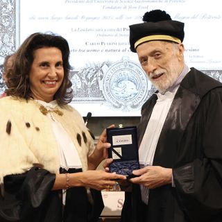 A Carlin Petrini il Dottorato Honorsi Causa