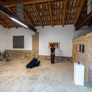 La collina sale sempre: il Festival che intreccia arte contemporanea, paesaggio e memoria La collina sale sempre: il Festival che intreccia arte contemporanea, paesaggio e memoria