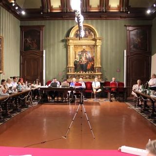 Si riaccendono  i riflettori sull’archivio comunale di Alba: “Serve più decoro e personale competente”