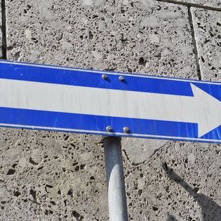 Pollenzo: senso unico sperimentale in via Fossano