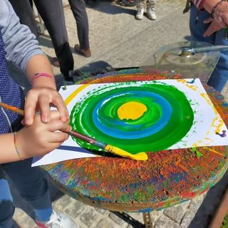Un laboratorio creativo con biciclette usate chiude la rassegna “L’albero racconta…” alla Biblioteca di Alba