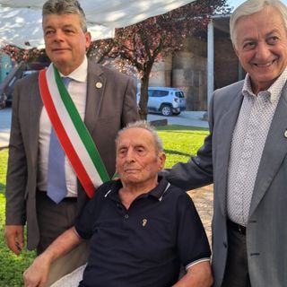 Cesare Canis con il sindaco, Claudio Raviola e l'assessore Carlo Gabetti