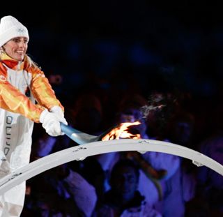 Stefania Belmondo con la fiaccola olimpica